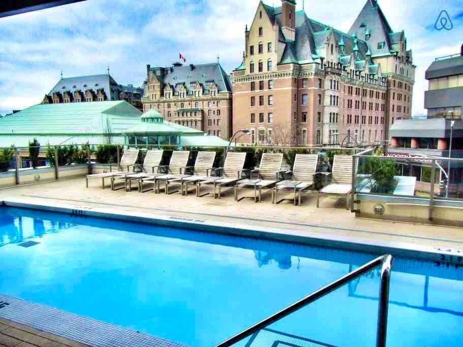 Victoria'S Best Location 2 Bedroom Luxe Condo Esterno foto