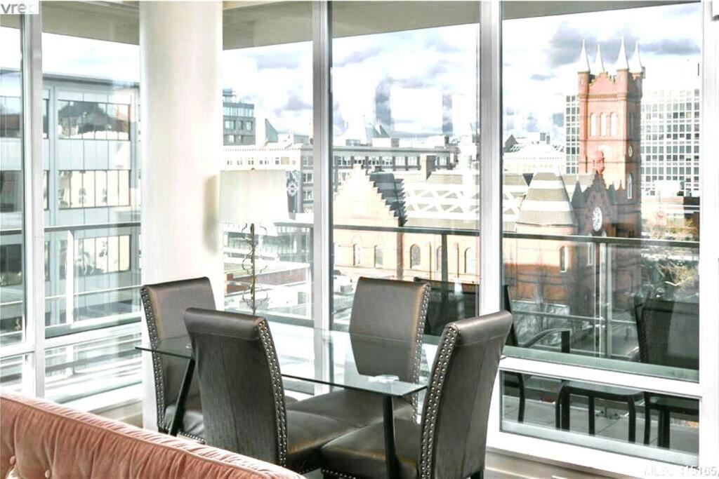 Victoria'S Best Location 2 Bedroom Luxe Condo Esterno foto