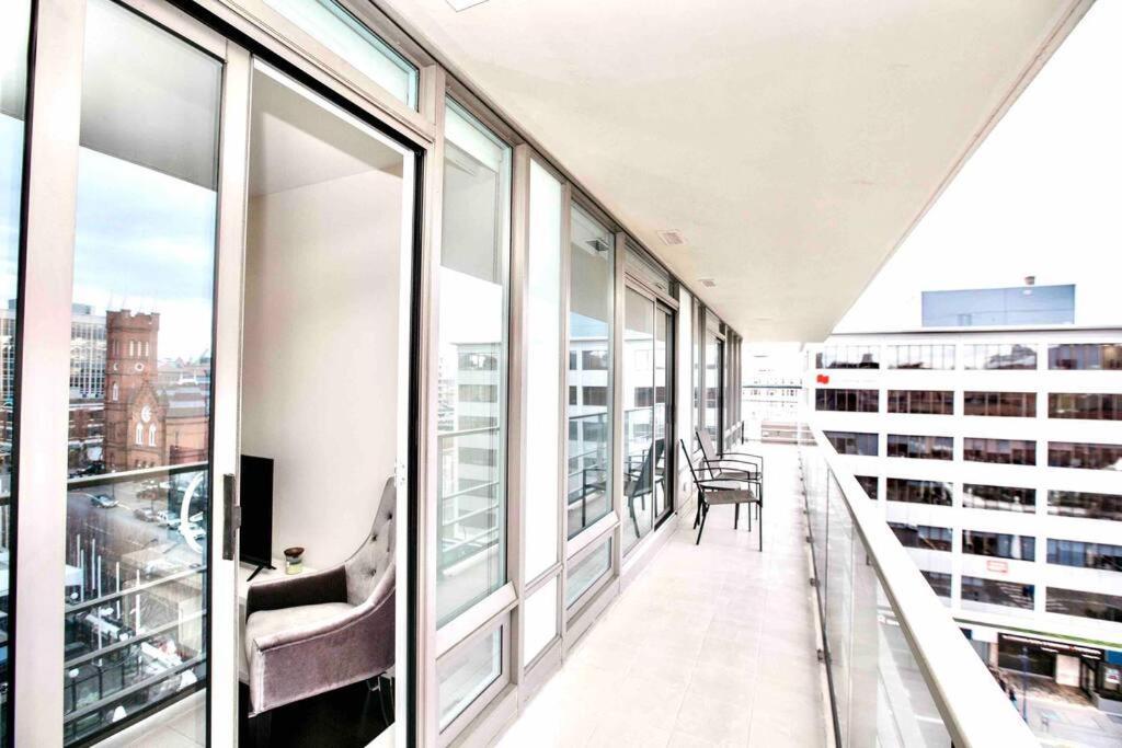 Victoria'S Best Location 2 Bedroom Luxe Condo Esterno foto