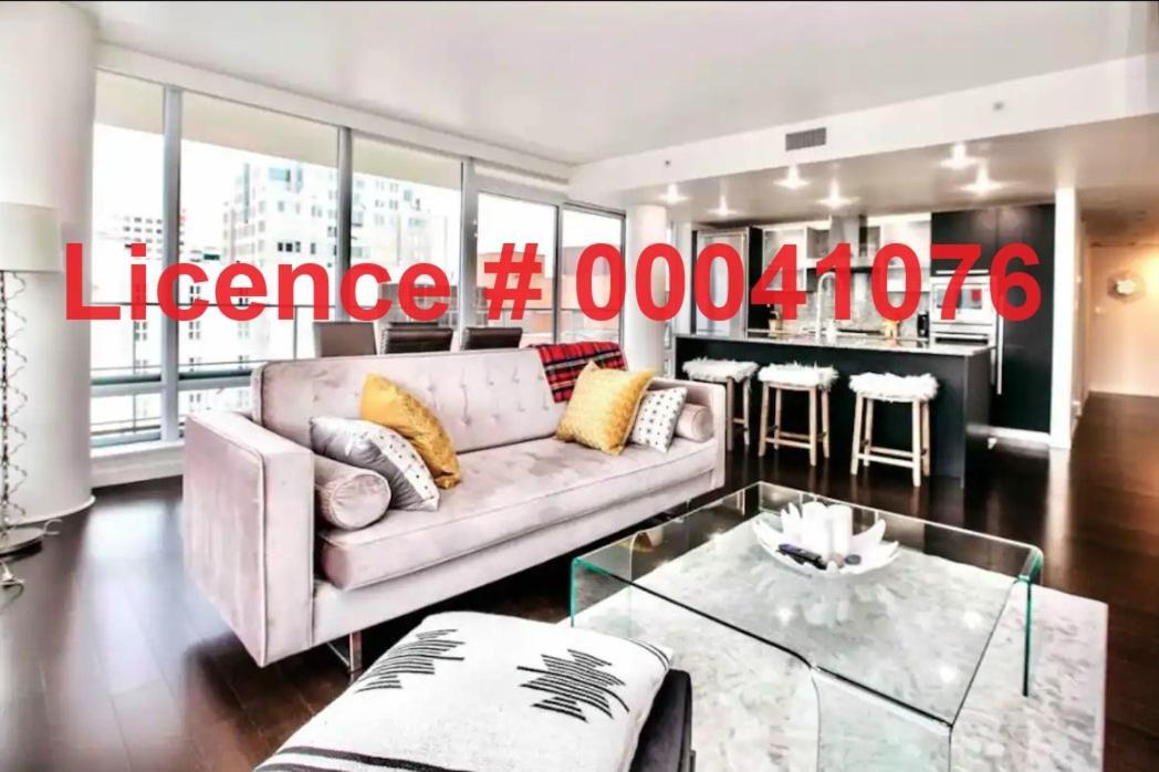 Victoria'S Best Location 2 Bedroom Luxe Condo Esterno foto